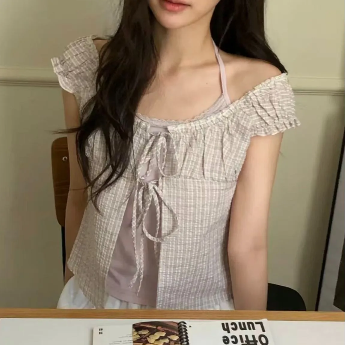 Korean Style Chic Plaid Neck Hanging Sash Short Sleeve Women's Shirt Cardigan Fake Two-Piece Loose Fit Drawstring Garment
Korean Style Chic Plaid Neck Hanging Sash Short Sleeve Women's Shirt Cardigan Fake Two-Piece Loose Fit Drawstring Garment