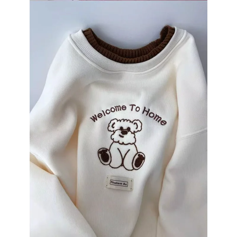 Осень-зима, новая бархатная утолщенная толстовка с вышивкой медведя, искусственная двухсекционная толстовка с круглым вырезом для женщин
Осень-зима, новая бархатная утолщенная толстовка с вышивкой медведя, искусственная двухсекционная толстовка с круглым вырезом для женщин