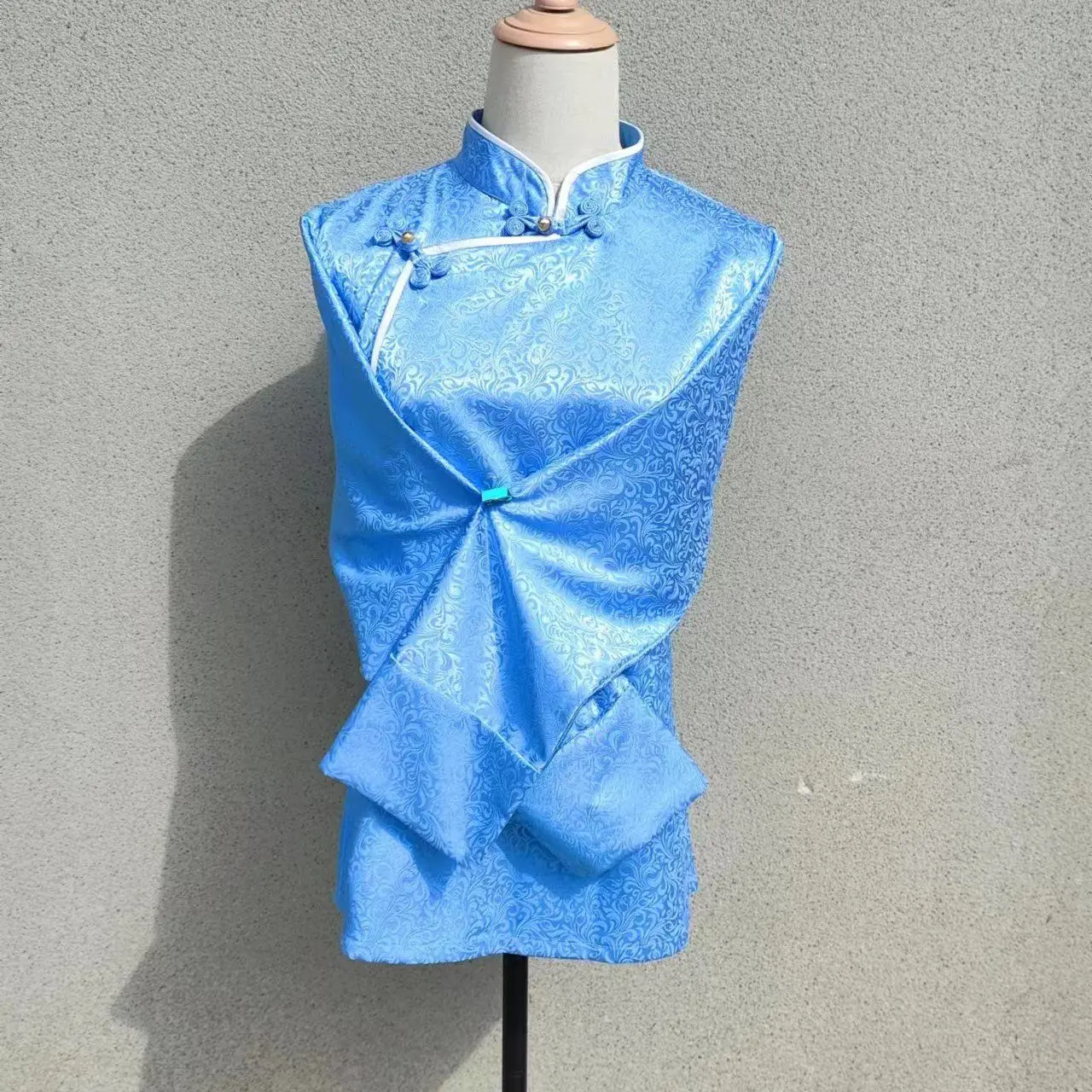 Large size Tibetan women's solid color stand-up collar shirt is popular in summer, simple and fashionable 
Large size Tibetan women's solid color stand-up collar shirt is popular in summer, simple and fashionable