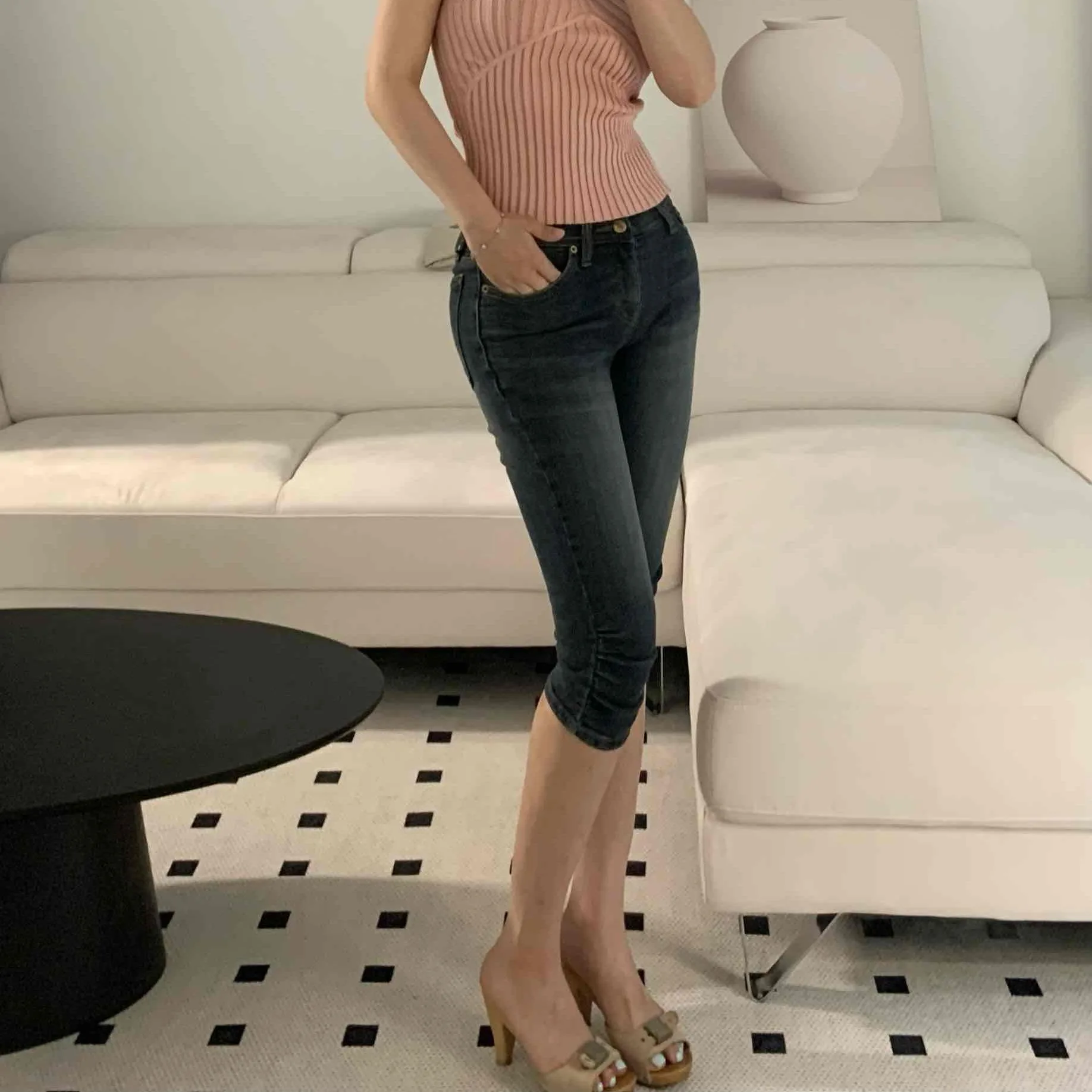 Summer 2026 Fashionable Korean Style High Waist Denim Shorts over Knee Length Casual Wear Resistant Cotton Micro Elastic
Summer 2026 Fashionable Korean Style High Waist Denim Shorts over Knee Length Casual Wear Resistant Cotton Micro Elastic