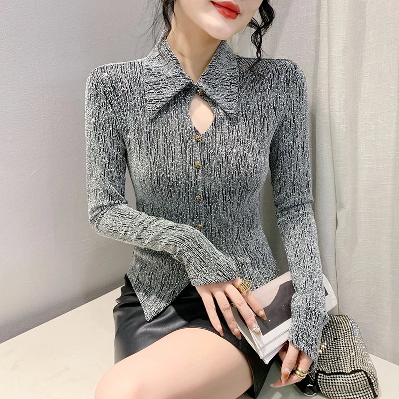 2024 European Clothes T-Shirt Sexy Turn-down Collar Hollow Out Button Shiny Diamonds Women Tops Irregular Long Sleeve Tees 42022
2024 European Clothes T-Shirt Sexy Turn-down Collar Hollow Out Button Shiny Diamonds Women Tops Irregular Long Sleeve Tees 42022