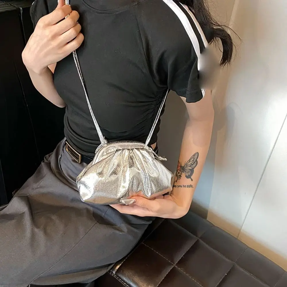 Simple Leather Women Dinner Bag Crossbody Bag Lipstick Bag Pleated Shell Bag Clutch Bag Solid Color Cloud Bag Ladies
Simple Leather Women Dinner Bag Crossbody Bag Lipstick Bag Pleated Shell Bag Clutch Bag Solid Color Cloud Bag Ladies