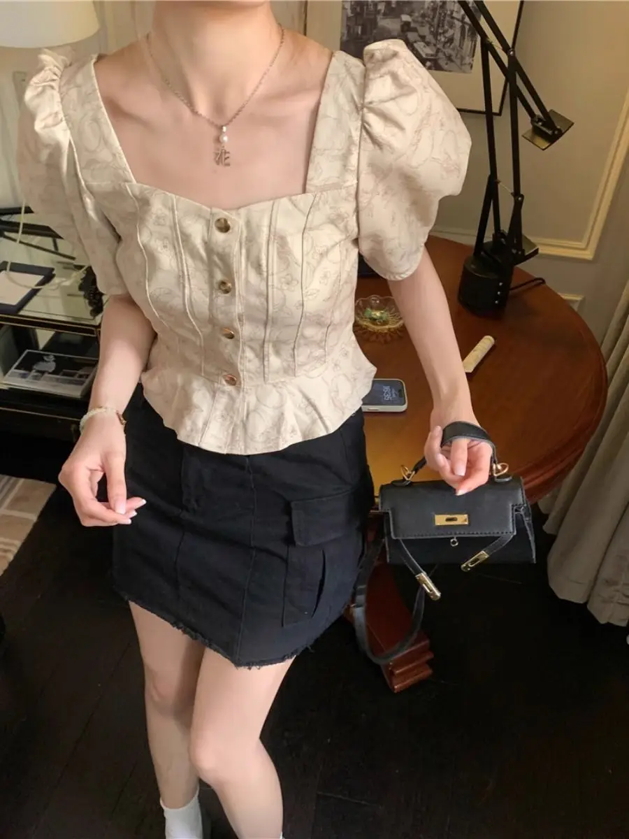 French Vintage Floral Print Square Neck Puff Sleeve Blouse Plus Size Women Spring Summer Crop Top Elegant Backless Chic Shirt
French Vintage Floral Print Square Neck Puff Sleeve Blouse Plus Size Women Spring Summer Crop Top Elegant Backless Chic Shirt