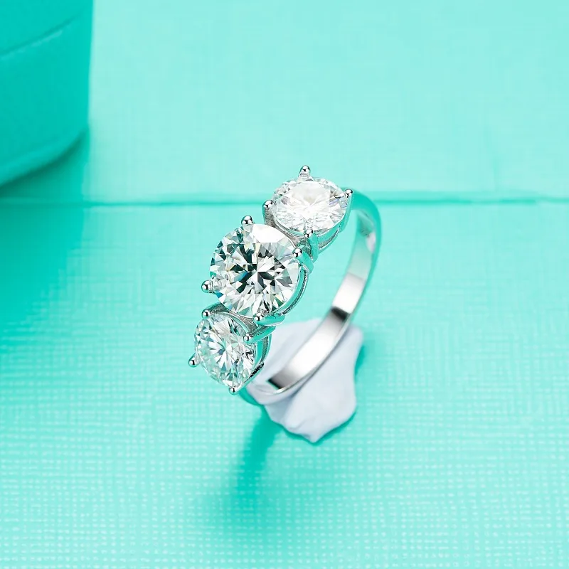 1pc 2/4 Carat Stylish Simple Elegant Unique Personality Moissanite Ring S925, Christmas Celebration Festival Anniversary To Give
1pc 2/4 Carat Stylish Simple Elegant Unique Personality Moissanite Ring S925, Christmas Celebration Festival Anniversary To Give