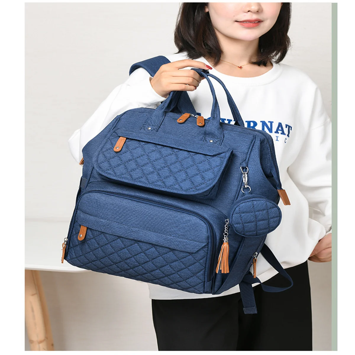 Новая модная мужская и женская дорожная удобная сумка, водонепроницаемая простая легкая сумка для мамы
Новая модная мужская и женская дорожная удобная сумка, водонепроницаемая простая легкая сумка для мамы