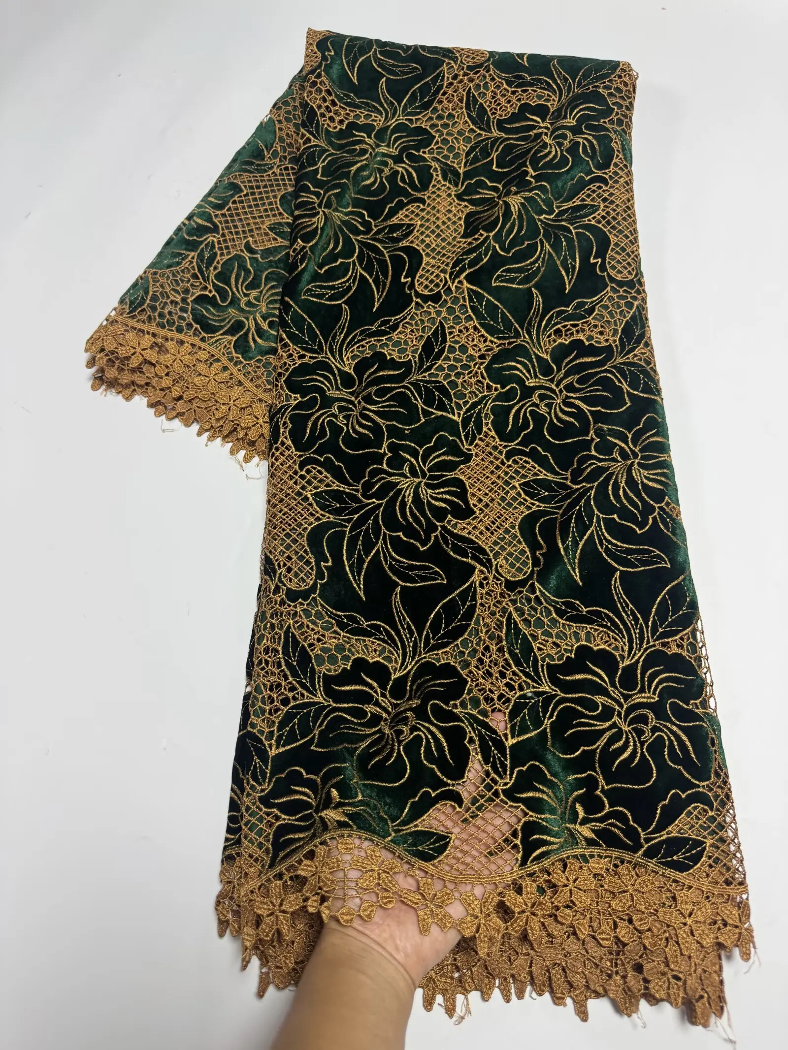 New Design African Lace Fabric 2025 High Quality Velvet Lace Fabric Nigerian Mesh Lace Fabric For Bridal Wedding Party Dresses
New Design African Lace Fabric 2025 High Quality Velvet Lace Fabric Nigerian Mesh Lace Fabric For Bridal Wedding Party Dresses