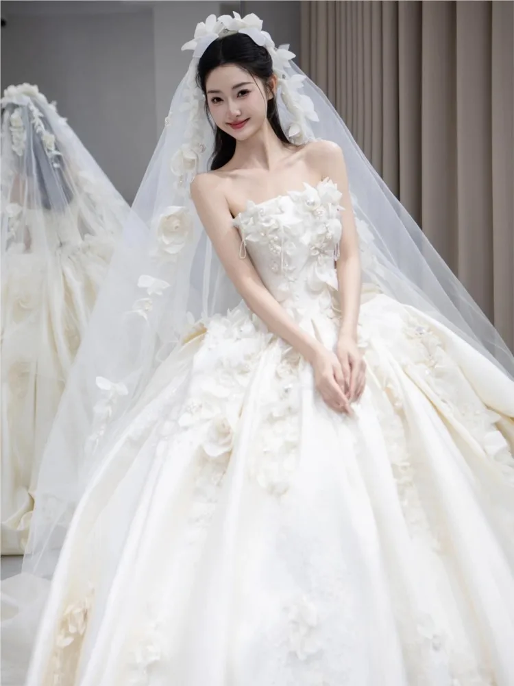 A new satin light luxury main fabric strapless plus-size heavy long tailline dress
A new satin light luxury main fabric strapless plus-size heavy long tailline dress
