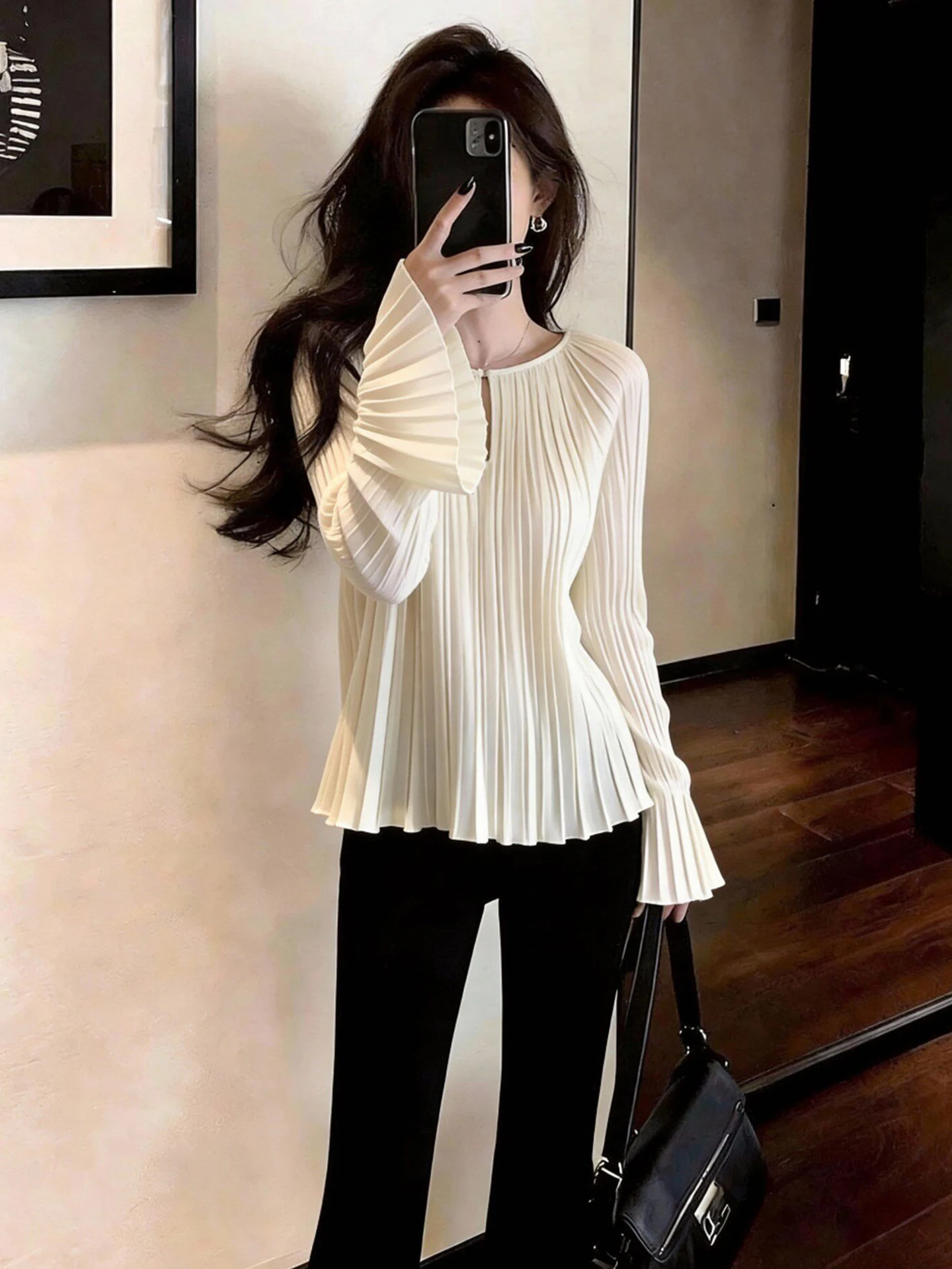 Comfortable Long Sleeve round Neck Shirt Pleated Design Fragile Slimming Early Spring New Light Luxury Soft Shirt Korean Styl...
Comfortable Long Sleeve round Neck Shirt Pleated Design Fragile Slimming Early Spring New Light Luxury Soft Shirt Korean Styl...