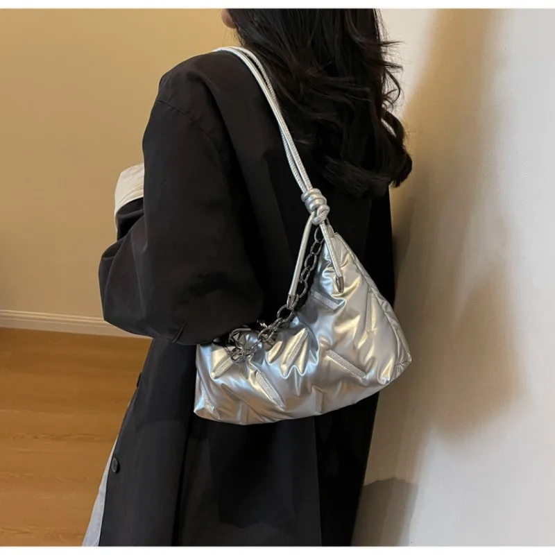 New Trendy Commuter Handbag High-end Versatile Shoulder Bag Winter Large-capacity Crossbody Bag Women Luxury Brand Shoulder Bag
New Trendy Commuter Handbag High-end Versatile Shoulder Bag Winter Large-capacity Crossbody Bag Women Luxury Brand Shoulder Bag