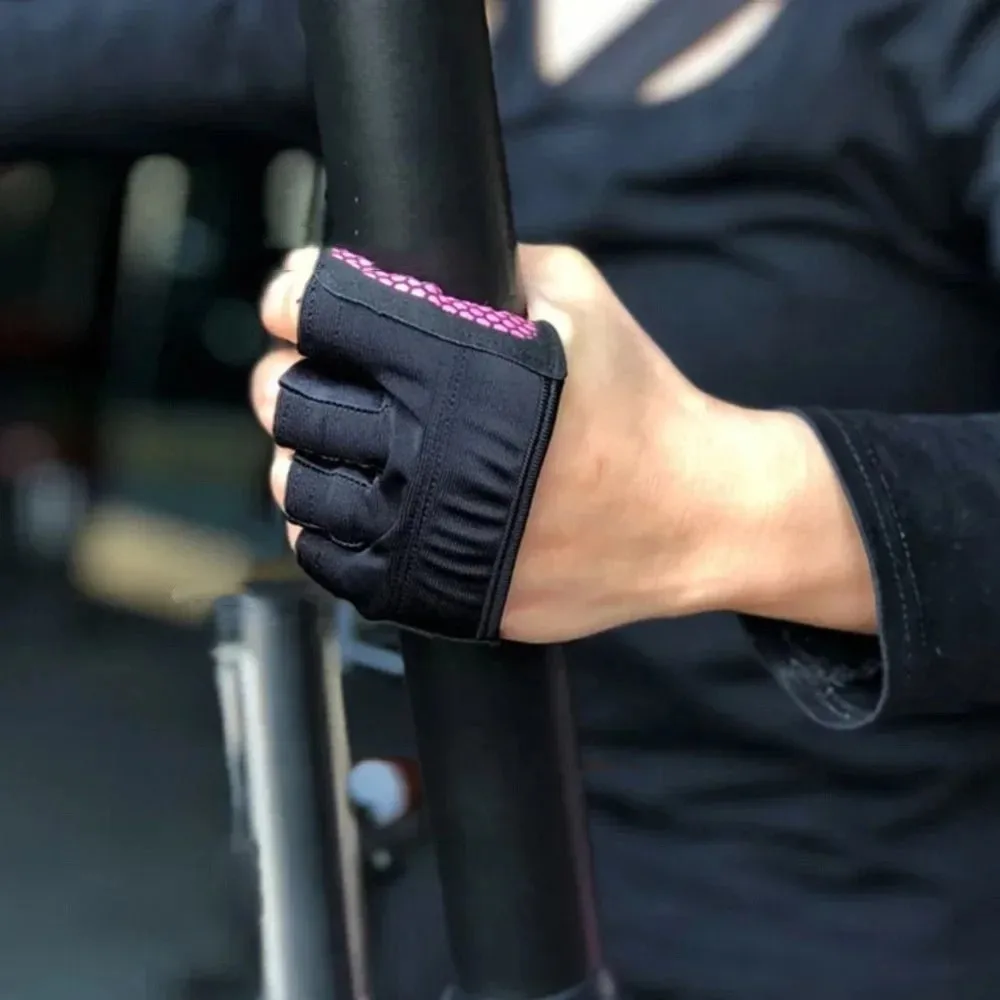 1 pair Breathable Gym Half Finger Gloves Anti-slip Contrast Color Cycling Gloves with Wrist Band Shockproof Fitness Gloves Women
1 pair Breathable Gym Half Finger Gloves Anti-slip Contrast Color Cycling Gloves with Wrist Band Shockproof Fitness Gloves Women