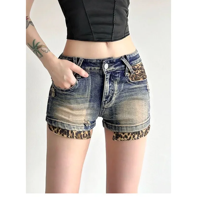 Vintage Streetwear Washed Leopard Print Denim Shorts Women 2025 Sumemr American Retro Sexy Low Rise y2k Slim Fit Bodycon Jeans
Vintage Streetwear Washed Leopard Print Denim Shorts Women 2025 Sumemr American Retro Sexy Low Rise y2k Slim Fit Bodycon Jeans