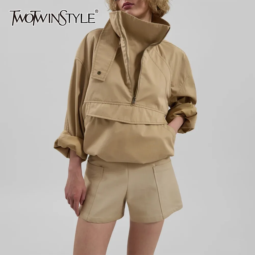 Жакет TWOTWINSTYLE цвета хаки с драпировкой, женский, с воротником-стойкой, длинными рукавами, свободный крой, винтажный стиль, для повседневной носки, осенняя мода, новинка
Жакет TWOTWINSTYLE цвета хаки с драпировкой, женский, с воротником-стойкой, длинными рукавами, свободный крой, винтажный стиль, для повседневной носки, осенняя мода, новинка