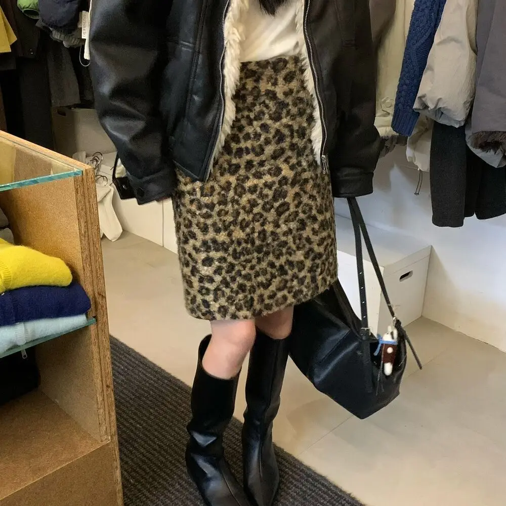 Gagarich American Spicy Girl Retro Winter Woolen Leopard Print Looks Slim High Waisted Hip Hugging Skirt Autumn Winter Styles
Gagarich American Spicy Girl Retro Winter Woolen Leopard Print Looks Slim High Waisted Hip Hugging Skirt Autumn Winter Styles