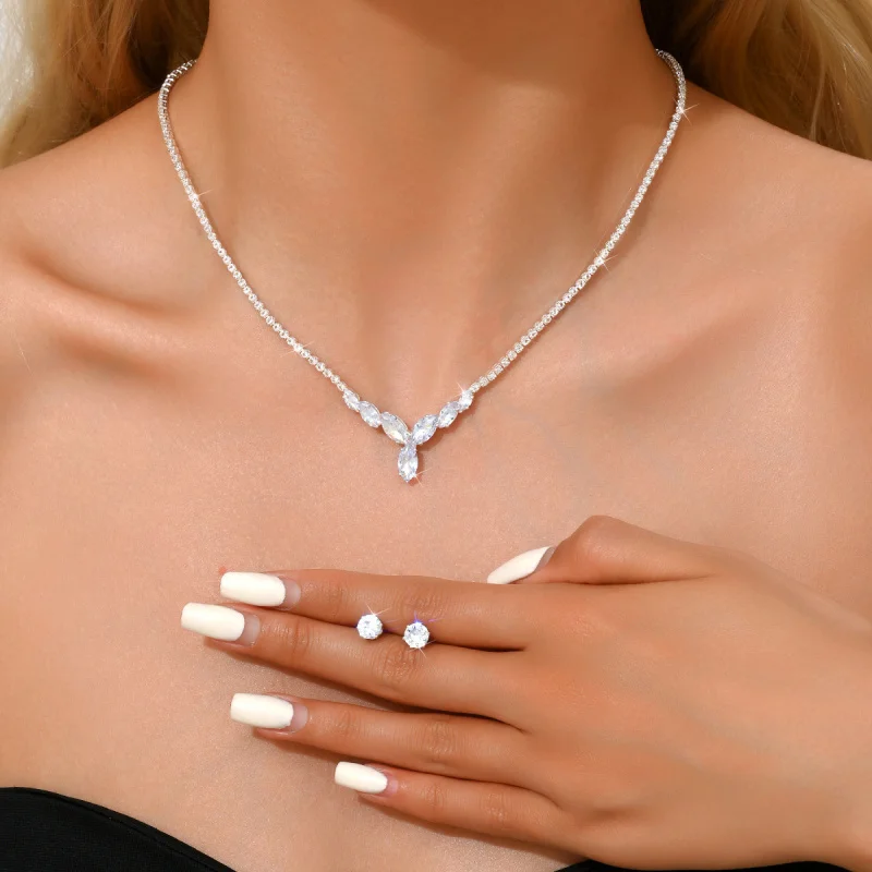 2024Hot-Selling Light Luxury Niche Zircon Rhinestone Necklace Earrings for Women Versatile High-End Collarbone Chain Set Wholesa
2024Hot-Selling Light Luxury Niche Zircon Rhinestone Necklace Earrings for Women Versatile High-End Collarbone Chain Set Wholesa