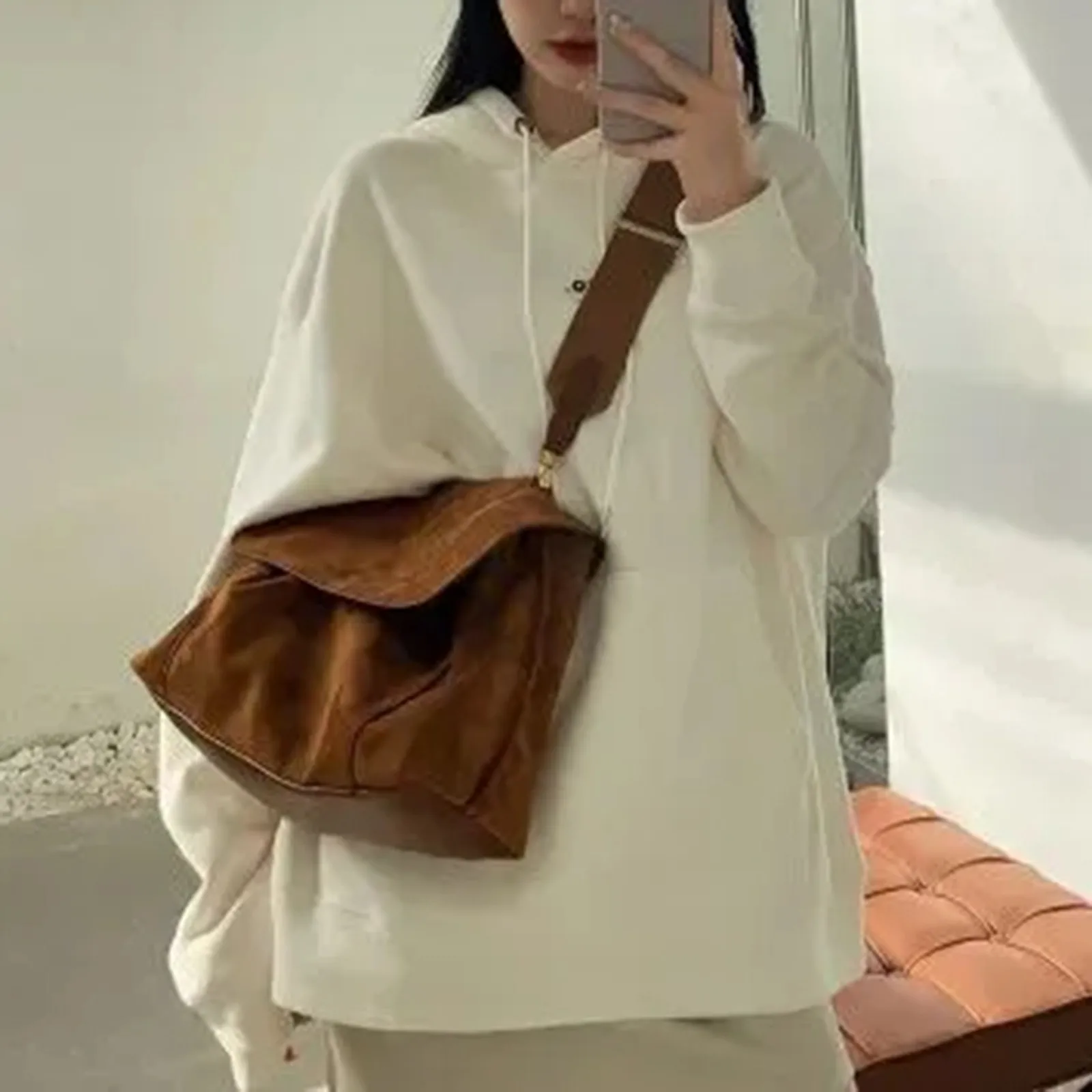 Fashionable New High-Capacity Soft Leather Backpack, Portable Minimalist Commuting Bag, Single Shoulder Shopping Bag Gift Items
Fashionable New High-Capacity Soft Leather Backpack, Portable Minimalist Commuting Bag, Single Shoulder Shopping Bag Gift Items