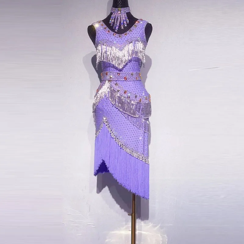 Latin dance women's custom full diamond tassel dress high-end sequin performance dress adult and children's Latin dance dress
Latin dance women's custom full diamond tassel dress high-end sequin performance dress adult and children's Latin dance dress