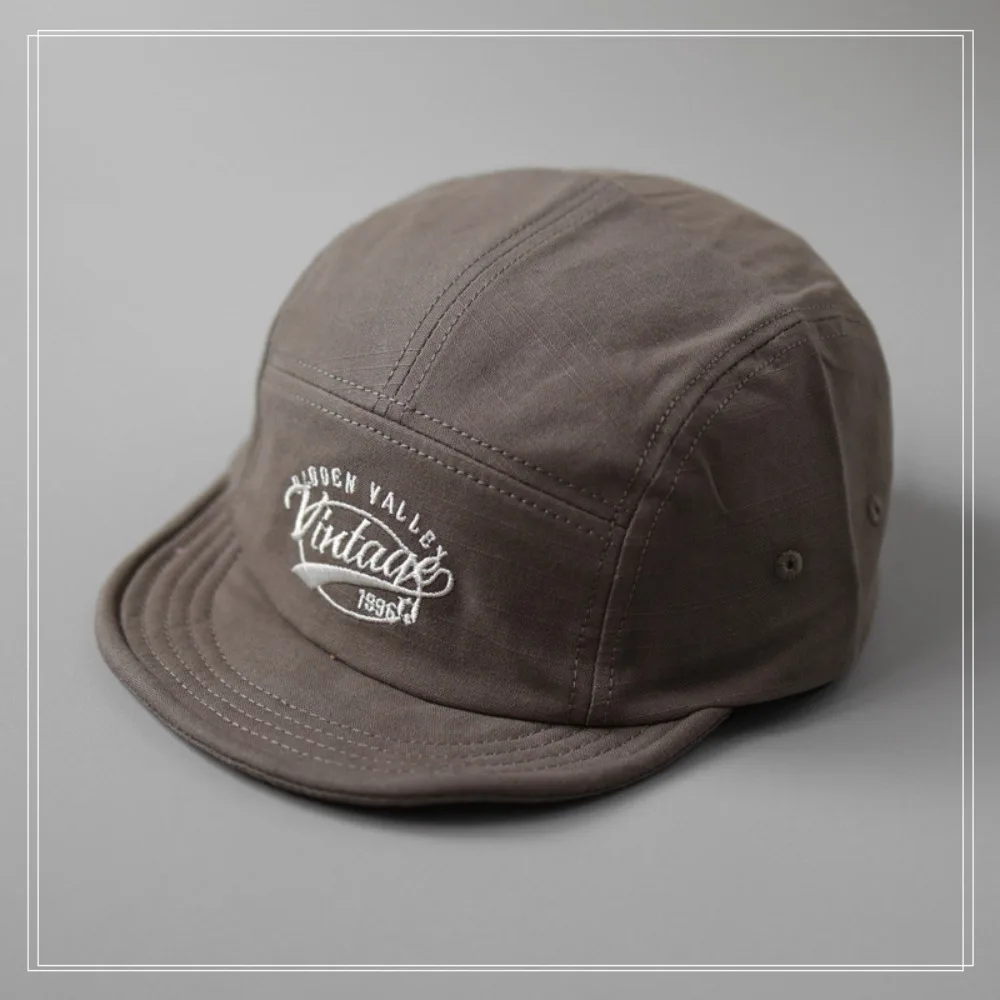 Retro Short Brim Baseball Cap Breathable Cotton Flat-brimmed Sun Cap 5-Panel Letters Embroidery Trucker Hat
Retro Short Brim Baseball Cap Breathable Cotton Flat-brimmed Sun Cap 5-Panel Letters Embroidery Trucker Hat