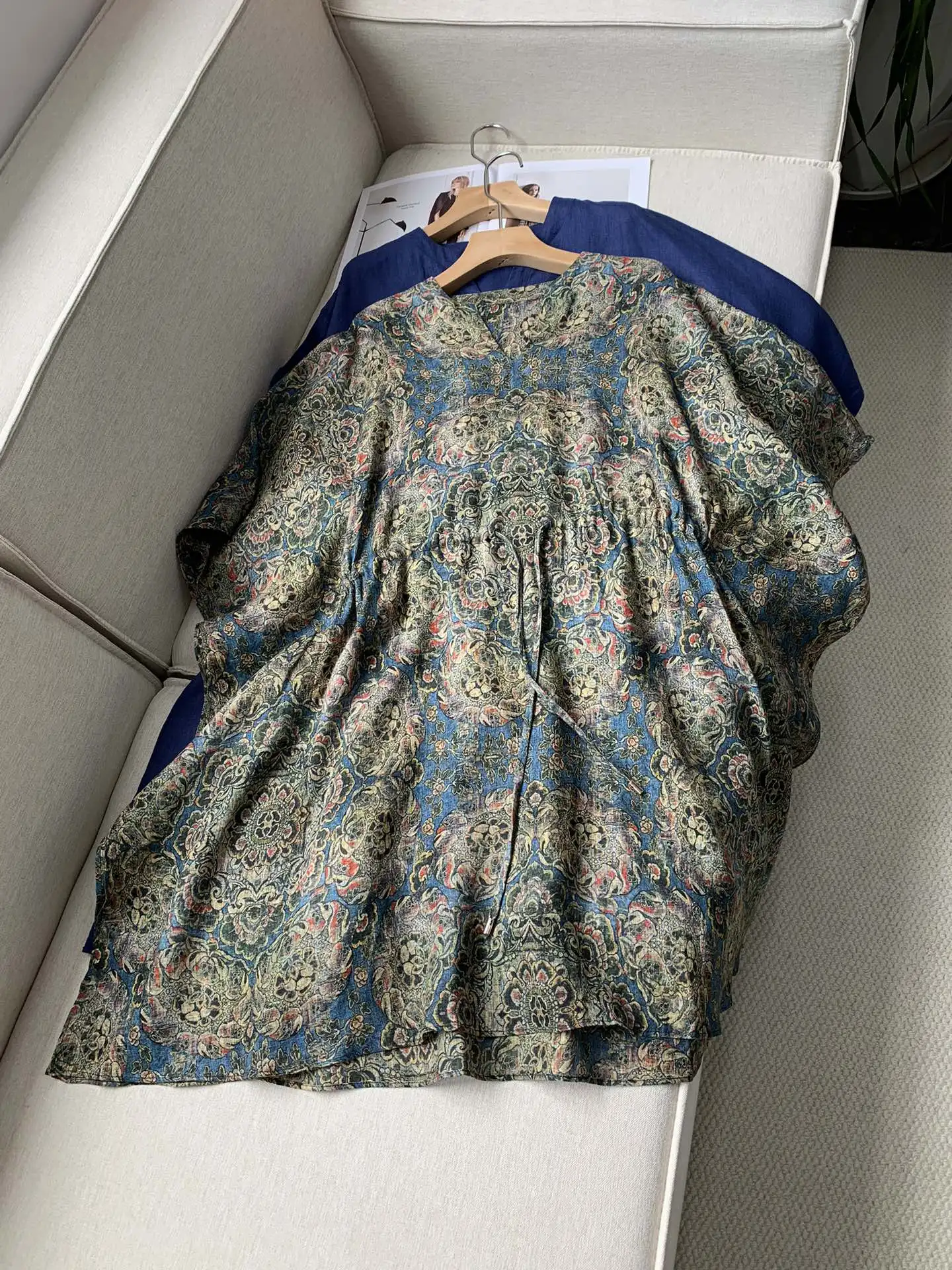 Autumn New Women Linen Dress Floral Printed or Solid Color Elastic Waist V-Neck Batwing Sleeve Vintage Ladies Mini Robe
Autumn New Women Linen Dress Floral Printed or Solid Color Elastic Waist V-Neck Batwing Sleeve Vintage Ladies Mini Robe