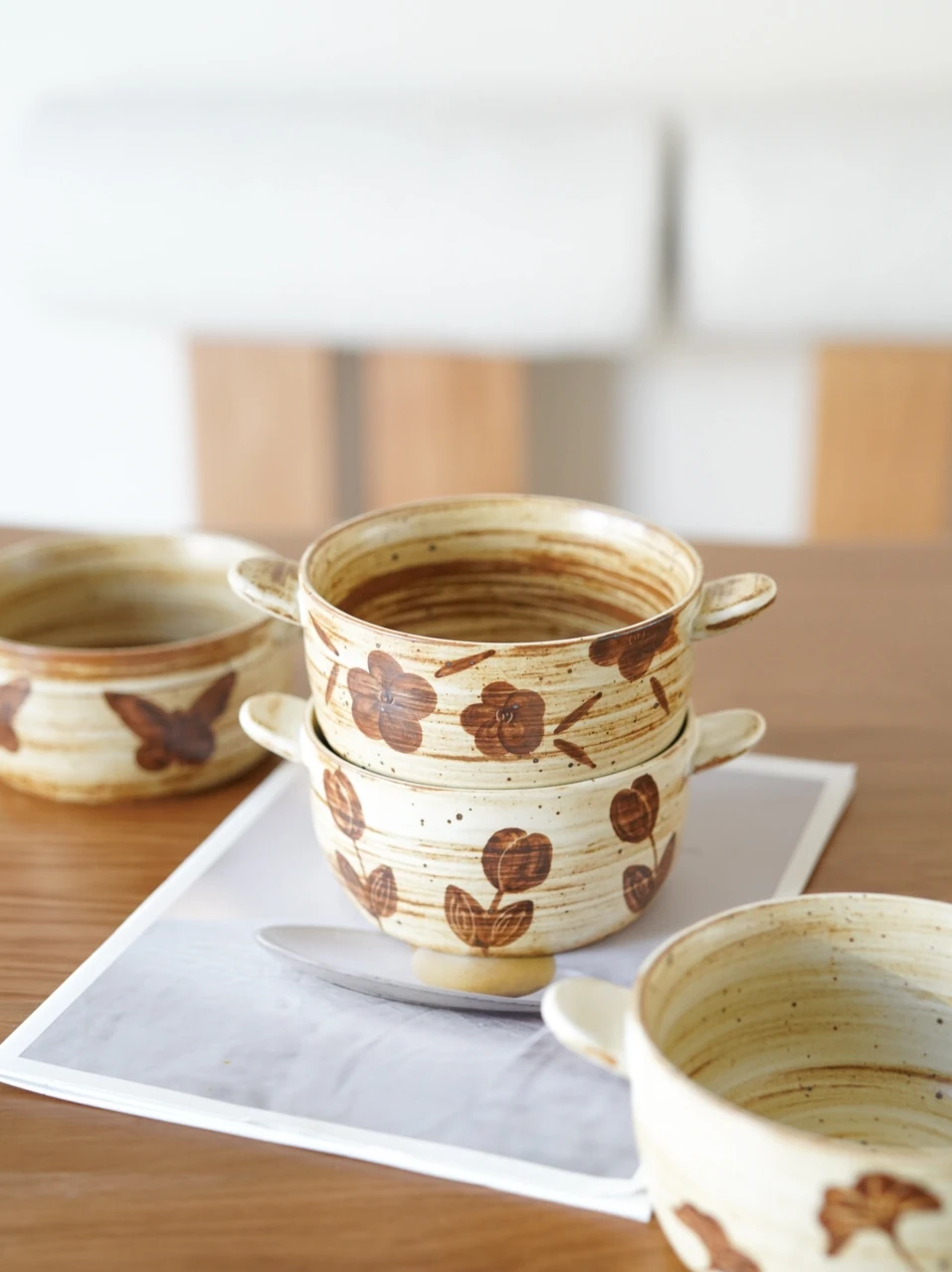 Винтажная японская грубая керамическая чаша ручной росписи «Осеннее поле» с двумя ручками, для салата, лапши, десертов, для дома
Винтажная японская грубая керамическая чаша ручной росписи «Осеннее поле» с двумя ручками, для салата, лапши, десертов, для дома