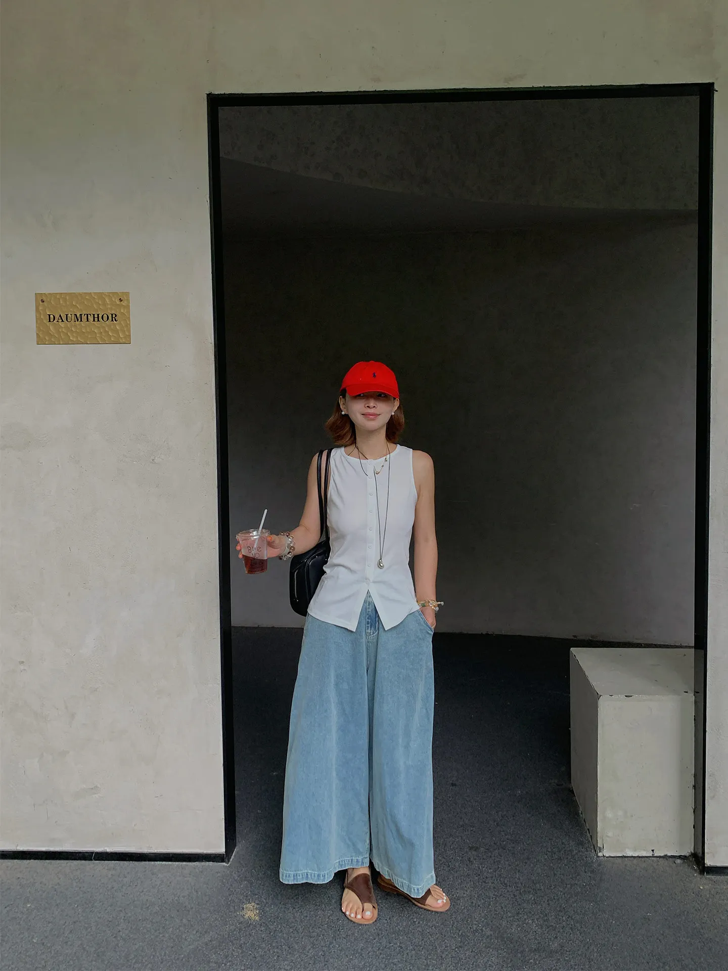 Стильные широкие джинсы свободного кроя, легкие летние джинсовые брюки с высокой талией на молнии, повседневные, для женщин, синие
Стильные широкие джинсы свободного кроя, легкие летние джинсовые брюки с высокой талией на молнии, повседневные, для женщин, синие