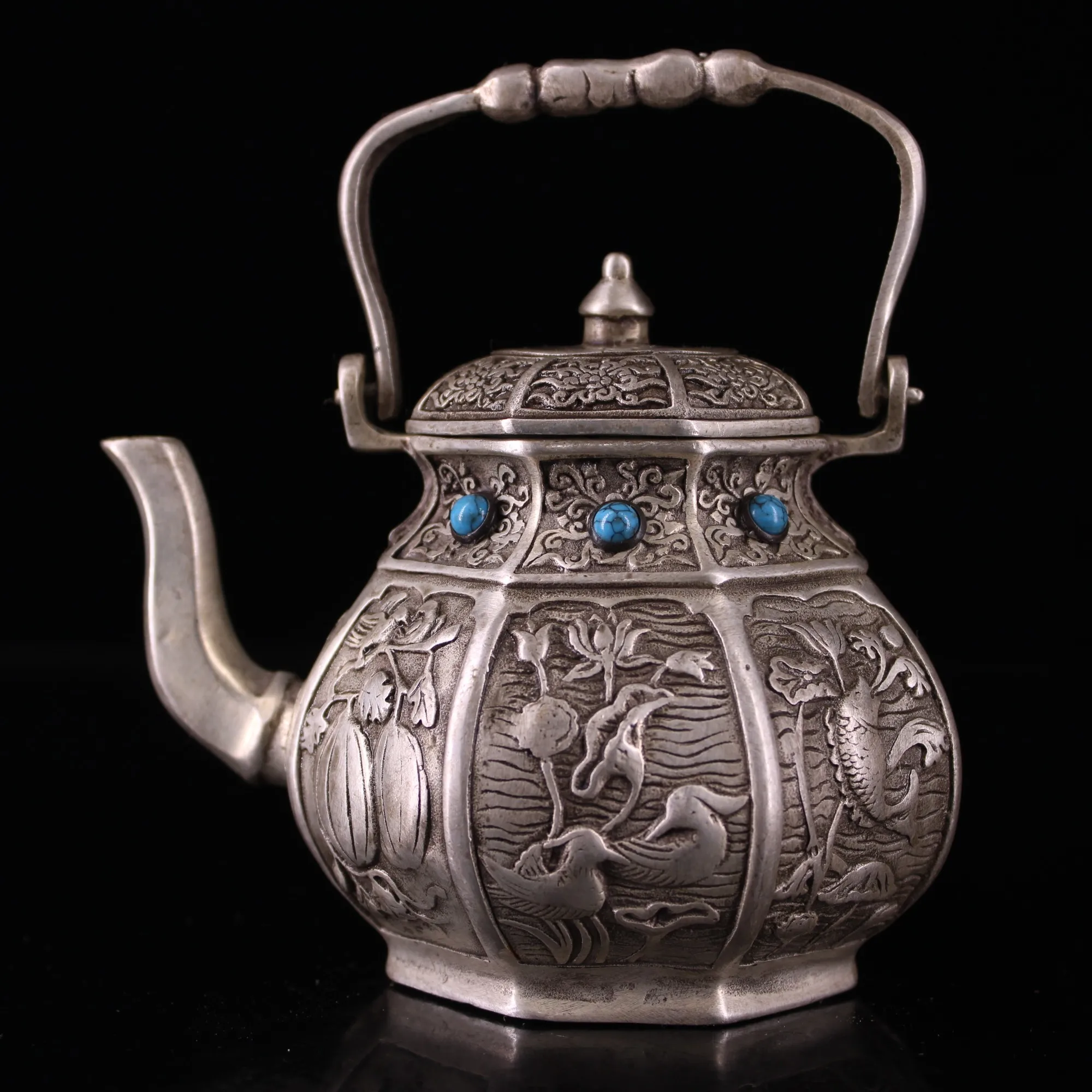 Very rare QingDyansty silver&mounted with gemstones teapot,Mandarin duck,Free shipping
Very rare QingDyansty silver&mounted with gemstones teapot,Mandarin duck,Free shipping