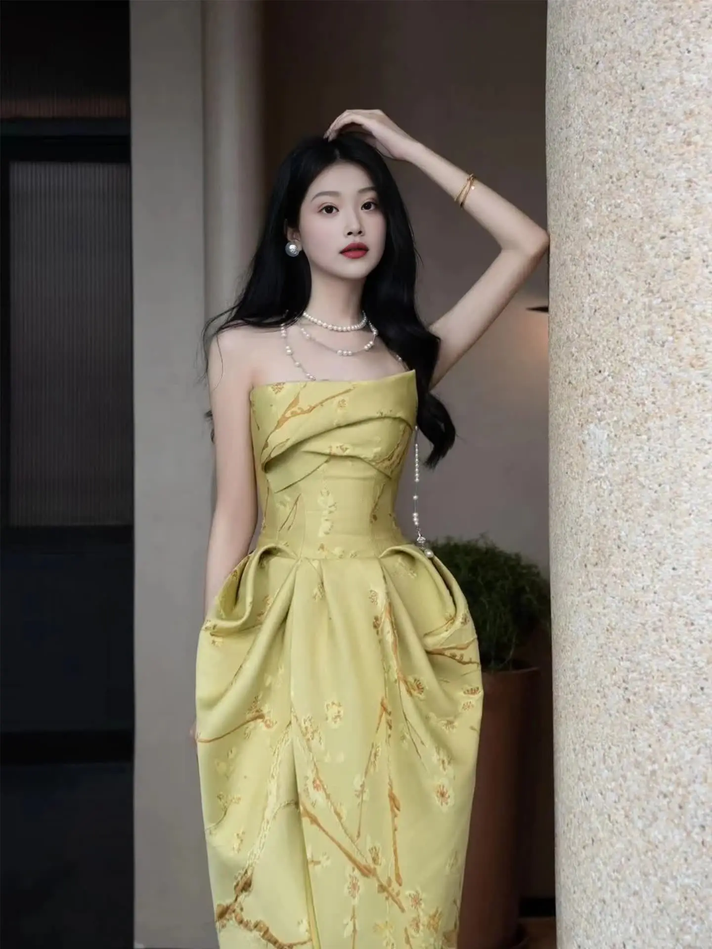 Elegant Chinese Style Bridal Dress Sexy Strapless Long Qipao for Engagement Parties Luxury Sensation Wedding Gown Women
Elegant Chinese Style Bridal Dress Sexy Strapless Long Qipao for Engagement Parties Luxury Sensation Wedding Gown Women