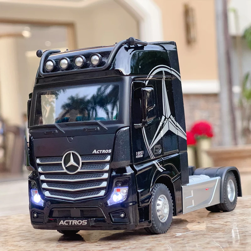 Моделирование 1:24 Mercedes-Benz трактор грузовик автомобиль транспортер сплав модель автомобиля мальчик детский подарок модель игрушечный автомобиль
Моделирование 1:24 Mercedes-Benz трактор грузовик автомобиль транспортер сплав модель автомобиля мальчик детский подарок модель игрушечный автомобиль