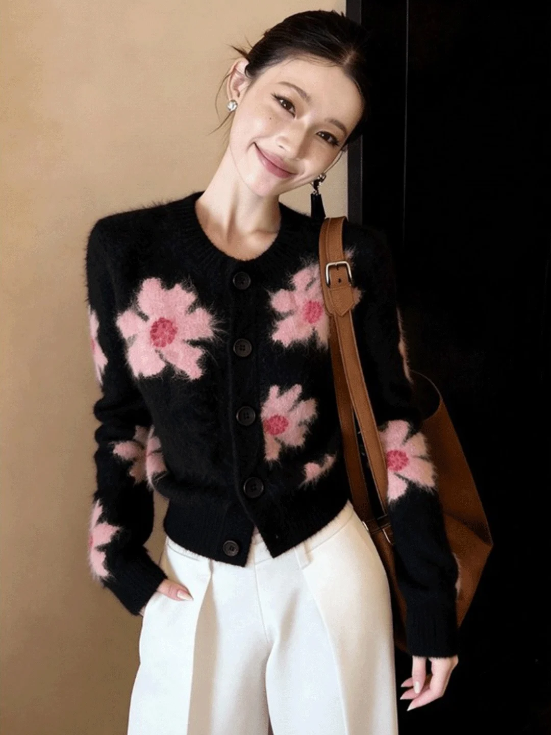Ladies Black Knitted Sweater Floral Design Casual Style Winter Fashion Unique Beautiful Cardigan Warm Comfortable Long Sleeve
Ladies Black Knitted Sweater Floral Design Casual Style Winter Fashion Unique Beautiful Cardigan Warm Comfortable Long Sleeve