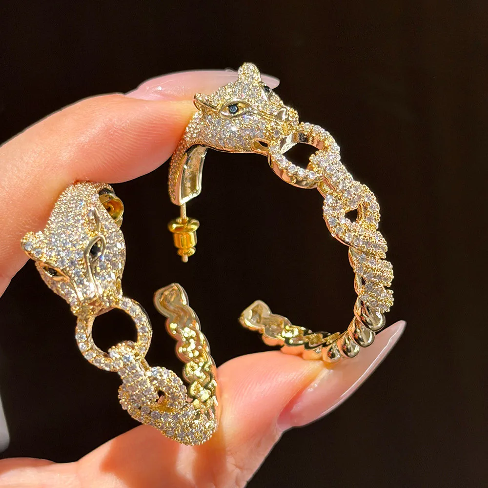 Korean Fashion New Tassel Zircon Flower Light Luxury Earrings
Korean Fashion New Tassel Zircon Flower Light Luxury Earrings