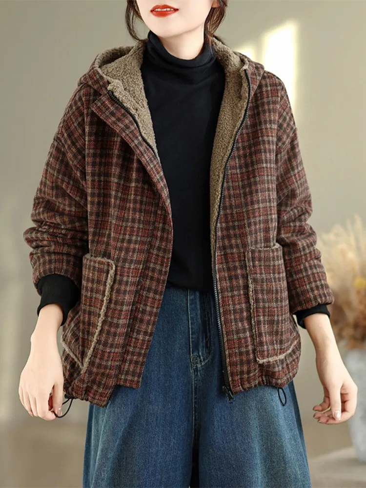 Двусторонняя зимняя женская куртка из хлопка с мехом ягненка в клетку, больших размеров, с капюшоном, в корейском стиле, омолаживающая, хлопковая одежда
Двусторонняя зимняя женская куртка из хлопка с мехом ягненка в клетку, больших размеров, с капюшоном, в корейском стиле, омолаживающая, хлопковая одежда