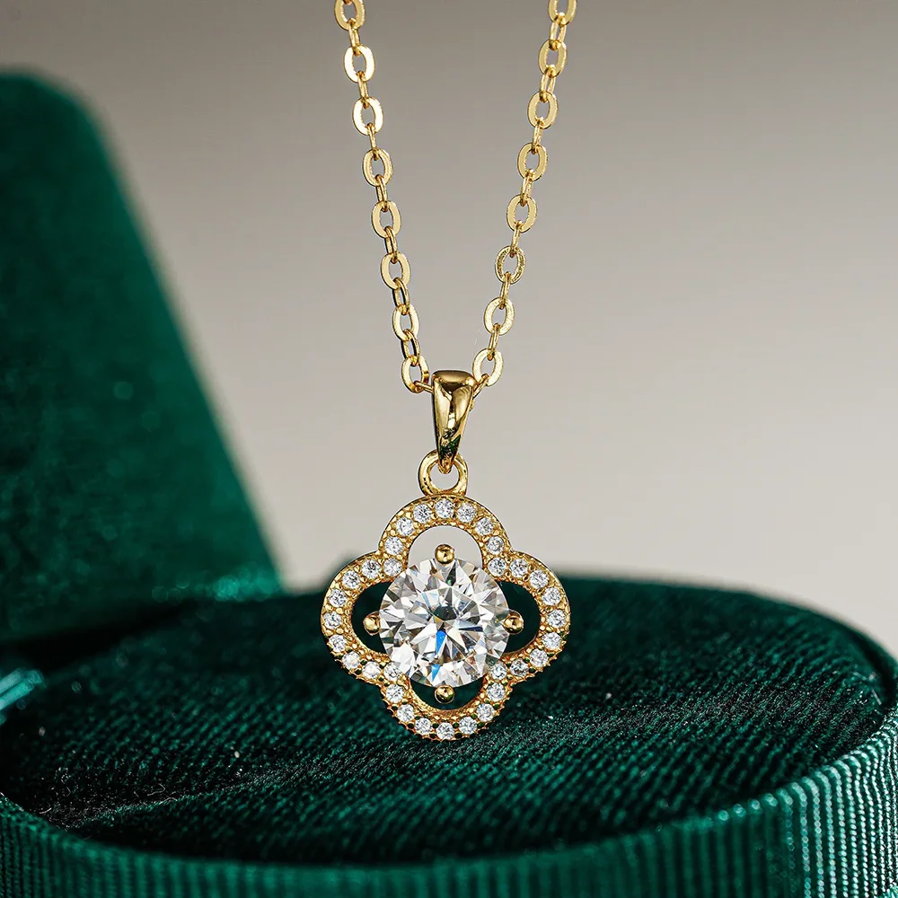 Luxury 100% Real 18k Gold Lucky Grass Pendant Clavicle Chain Women's Moissanite Pendant Necklace
Luxury 100% Real 18k Gold Lucky Grass Pendant Clavicle Chain Women's Moissanite Pendant Necklace