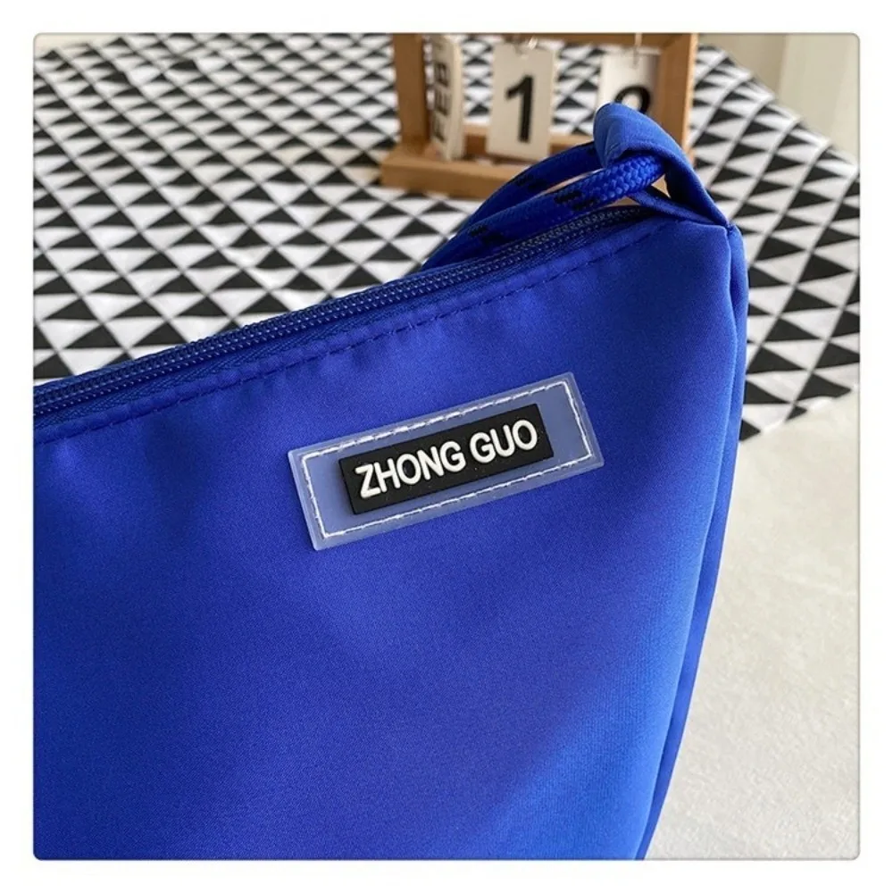 Casual Nylon Crossbody Bag Solid Color Multifunctional Messenger Bag Sports Large Capacity Shoulder Bag Women Men
Casual Nylon Crossbody Bag Solid Color Multifunctional Messenger Bag Sports Large Capacity Shoulder Bag Women Men
