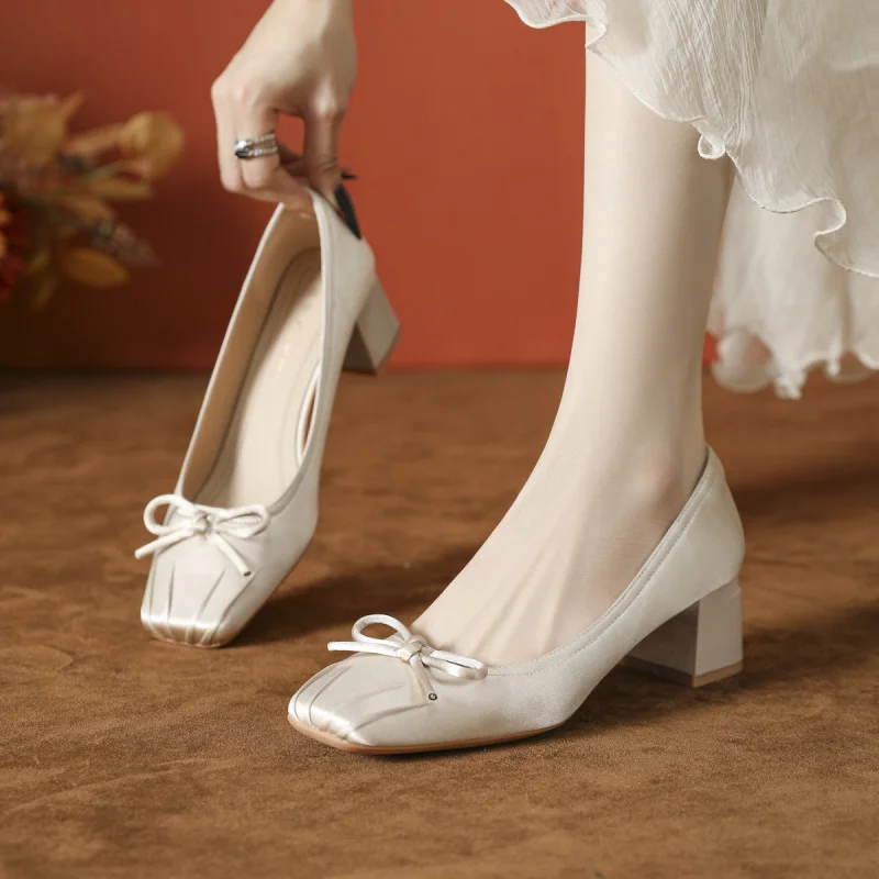 Butterfly satin French ballet style shoes5cmSquare-toed shallow-cut women's shoes New high-heeled shoes with chunky heels that
Butterfly satin French ballet style shoes5cmSquare-toed shallow-cut women's shoes New high-heeled shoes with chunky heels that