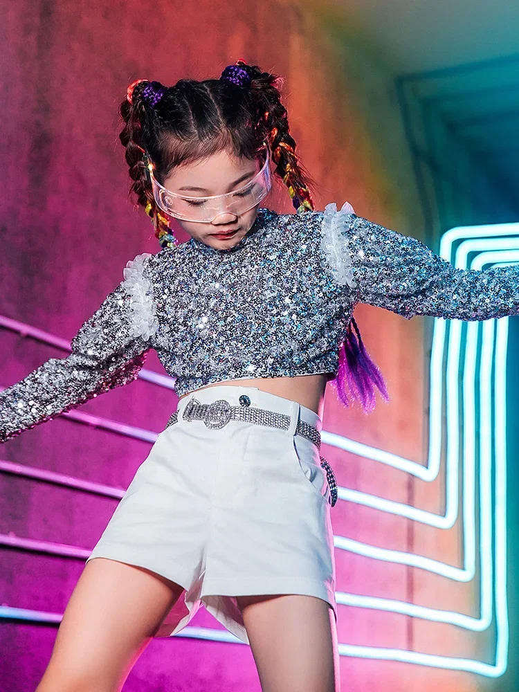 Одежда K-pop, сценические наряды для выступлений, 2 шт., серебристый блестящий топ с блестками, блестящий костюм для девочек, костюм для джаза, хип-хопа, танцев, Детский костюм
Одежда K-pop, сценические наряды для выступлений, 2 шт., серебристый блестящий топ с блестками, блестящий костюм для девочек, костюм для джаза, хип-хопа, танцев, Детский костюм
