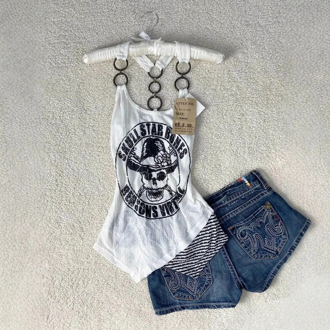 Punk Skull Printed Top Women Summer Y2k Aesthetic Slim Fit Sleeveless Vest Japanese Backless Outerwear Camisole
Punk Skull Printed Top Women Summer Y2k Aesthetic Slim Fit Sleeveless Vest Japanese Backless Outerwear Camisole