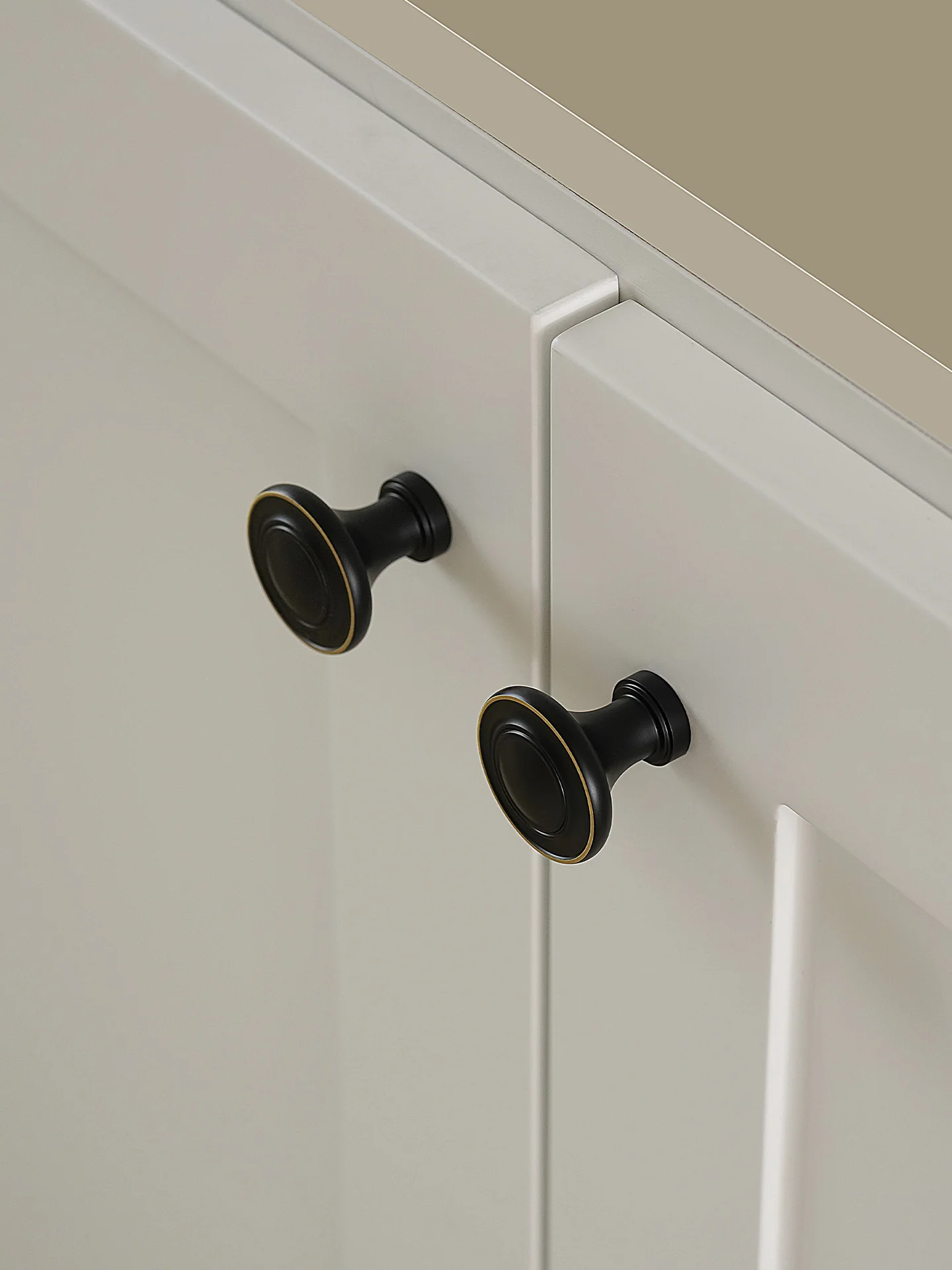 Латунные ручки Dooroom, шкаф, комод, дверца шкафа, ящик, мебельные ручки, простые европейские ручки, аксессуары для шкафа
Латунные ручки Dooroom, шкаф, комод, дверца шкафа, ящик, мебельные ручки, простые европейские ручки, аксессуары для шкафа