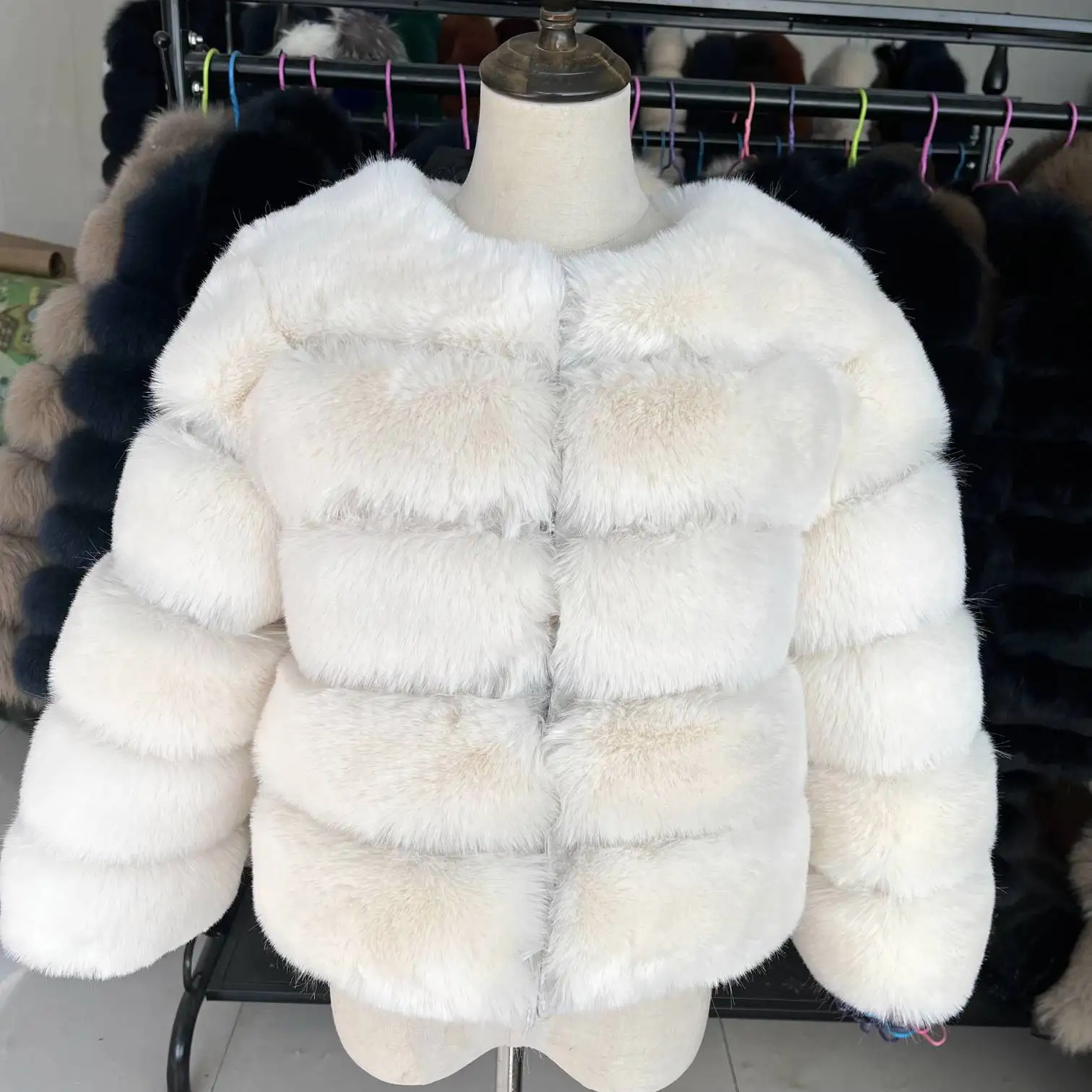 2023Real fur, High Quality Faux Fur Coat Women Winter Thicken Warm Fluffy Jacket Woman short Sleeve Cropped Fur Coats Plus Size
2023Real fur, High Quality Faux Fur Coat Women Winter Thicken Warm Fluffy Jacket Woman short Sleeve Cropped Fur Coats Plus Size