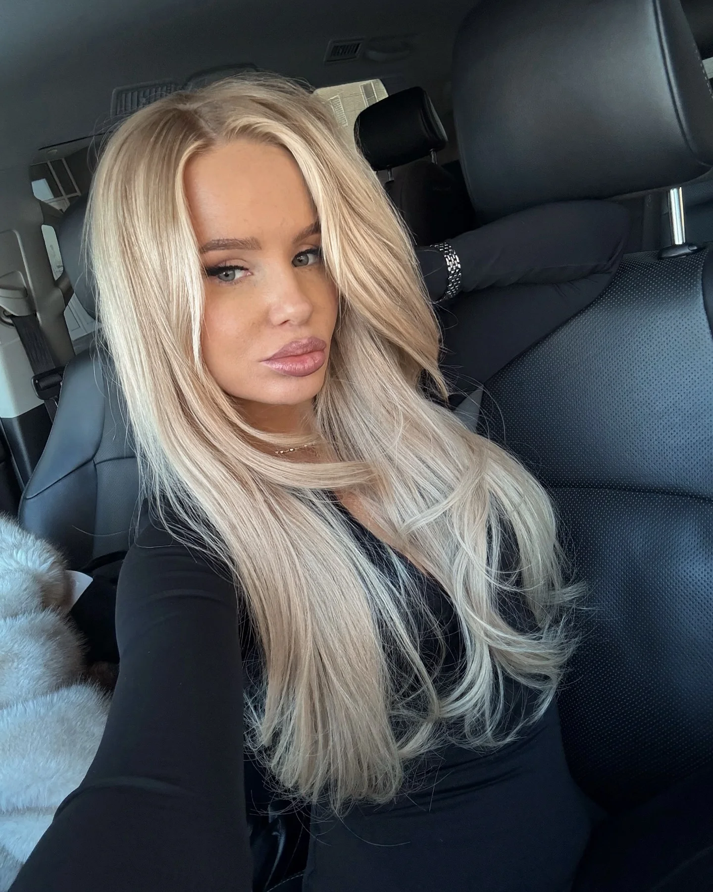Long Natural Wavy Layered Lace Wigs For Women Daily Use wig Ombre Blonde 13x4 Transparent Glueless Wig
Long Natural Wavy Layered Lace Wigs For Women Daily Use wig Ombre Blonde 13x4 Transparent Glueless Wig