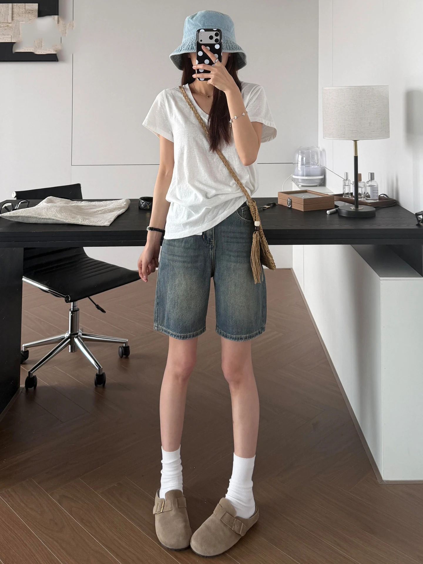 Retro Blue High Waist Straight Leg Jeans Shorts Women's Summer Thin New Loose Slimming Wide Leg Mid-Length Casual Five-Point ...
Retro Blue High Waist Straight Leg Jeans Shorts Women's Summer Thin New Loose Slimming Wide Leg Mid-Length Casual Five-Point ...