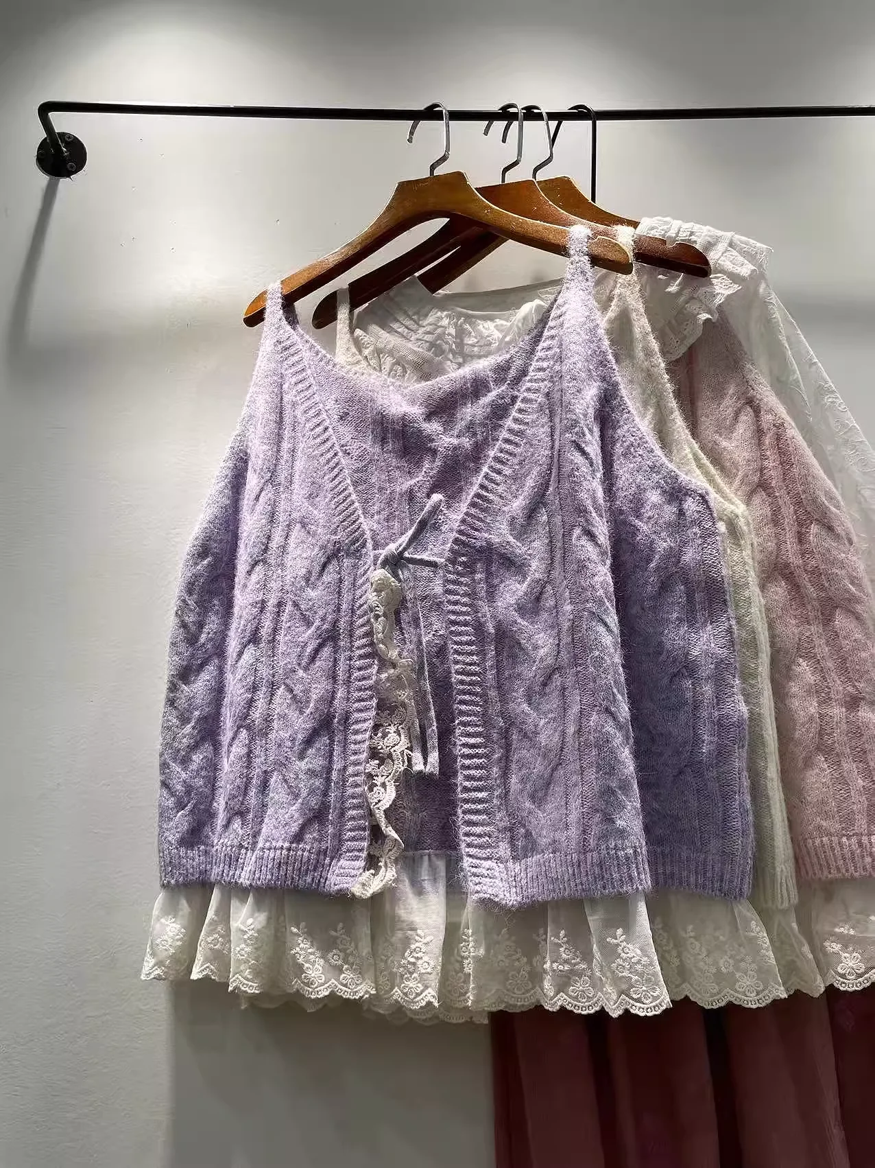 Enianechu Mori Girl Стиль Kawaii Свитер Жилет для Женщин Осень Зима Японский Стиль Милый Кружевной Лоскутный Вязаный Жилет Камзол
Enianechu Mori Girl Стиль Kawaii Свитер Жилет для Женщин Осень Зима Японский Стиль Милый Кружевной Лоскутный Вязаный Жилет Камзол