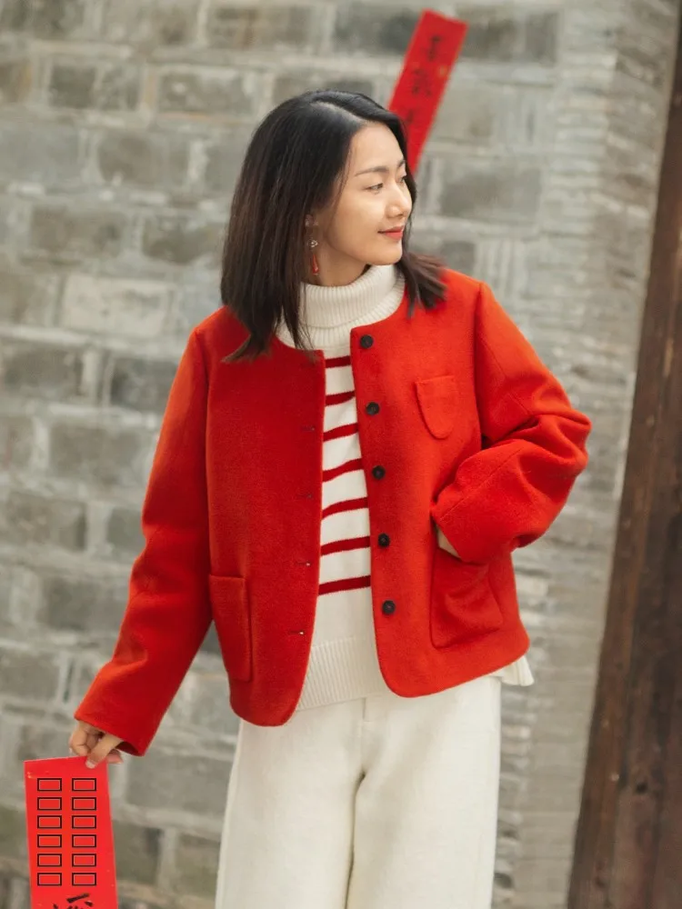 Красное шерстяное пальто с круглым вырезом, из новогодней коллекции, из плотной шерстяной смеси, с пуговицами, удобный дизайн для повседневной носки
Красное шерстяное пальто с круглым вырезом, из новогодней коллекции, из плотной шерстяной смеси, с пуговицами, удобный дизайн для повседневной носки