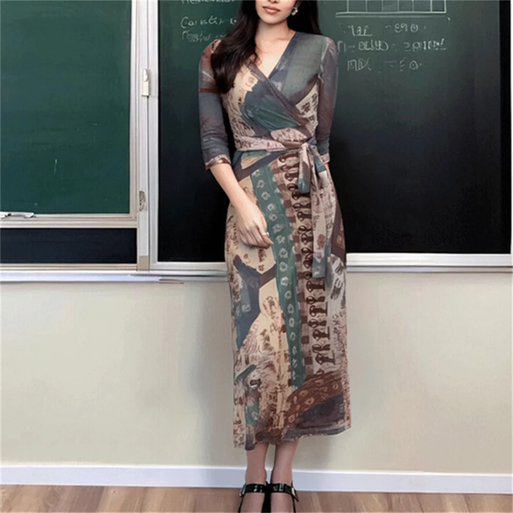 Retro Print Women V-neck Wrap Midi Dress Slim Waist Lace-up Elegant Lady Holiday Long Robe
Retro Print Women V-neck Wrap Midi Dress Slim Waist Lace-up Elegant Lady Holiday Long Robe