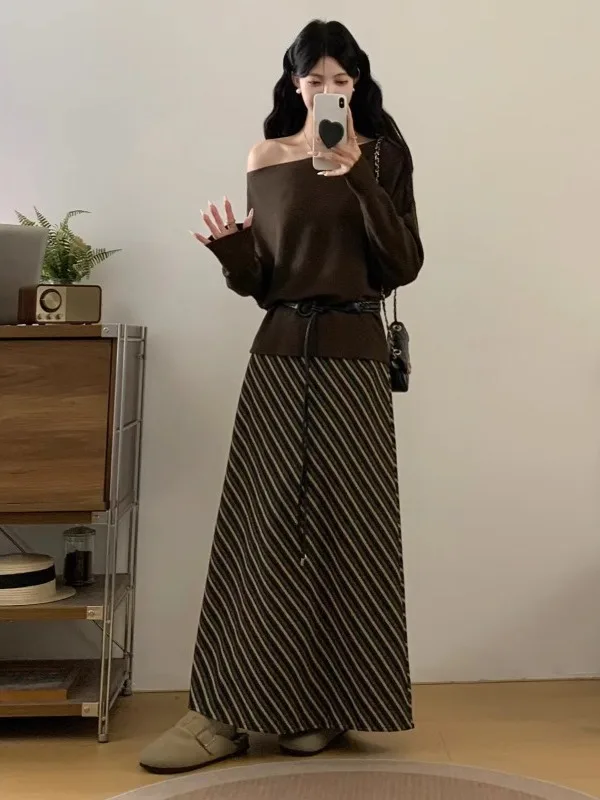 Large Size Women's Spring 2026 Early Season High-End Stripe Knitwear And Skirt Set Shoulder Slanting Fashion Ensemble
Large Size Women's Spring 2026 Early Season High-End Stripe Knitwear And Skirt Set Shoulder Slanting Fashion Ensemble