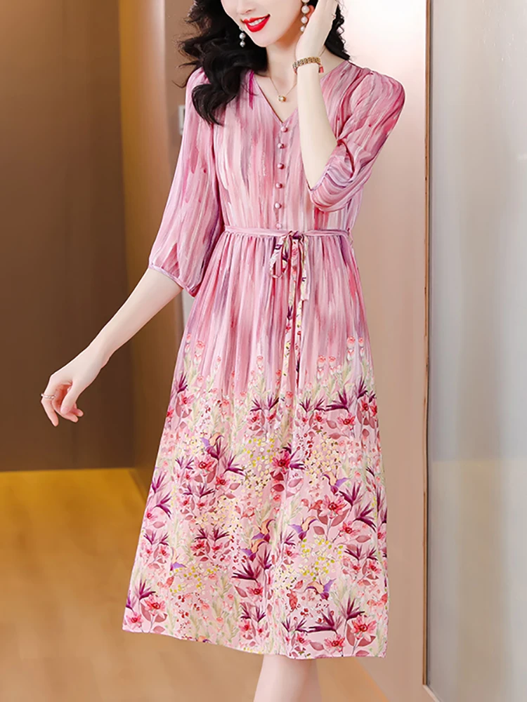 Женское длинное шелковое платье с V-образным вырезом 
Женское длинное шелковое платье с V-образным вырезом