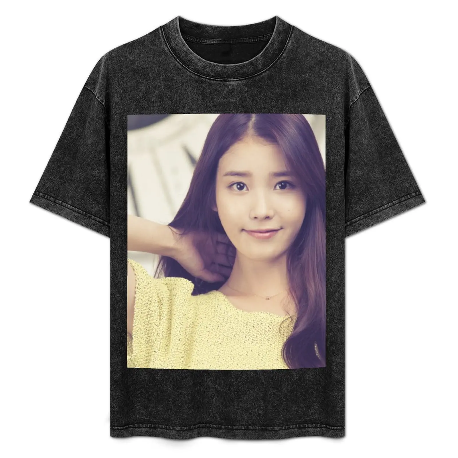 IU - BEAUTY T-Shirt Lightweight Running T-Shirt
IU - BEAUTY T-Shirt Lightweight Running T-Shirt