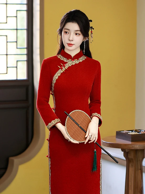 Красное вышитое зимнее свадебное платье для помолвки, теплое, с длинными рукавами, в пол, традиционное китайское.
Красное вышитое зимнее свадебное платье для помолвки, теплое, с длинными рукавами, в пол, традиционное китайское.