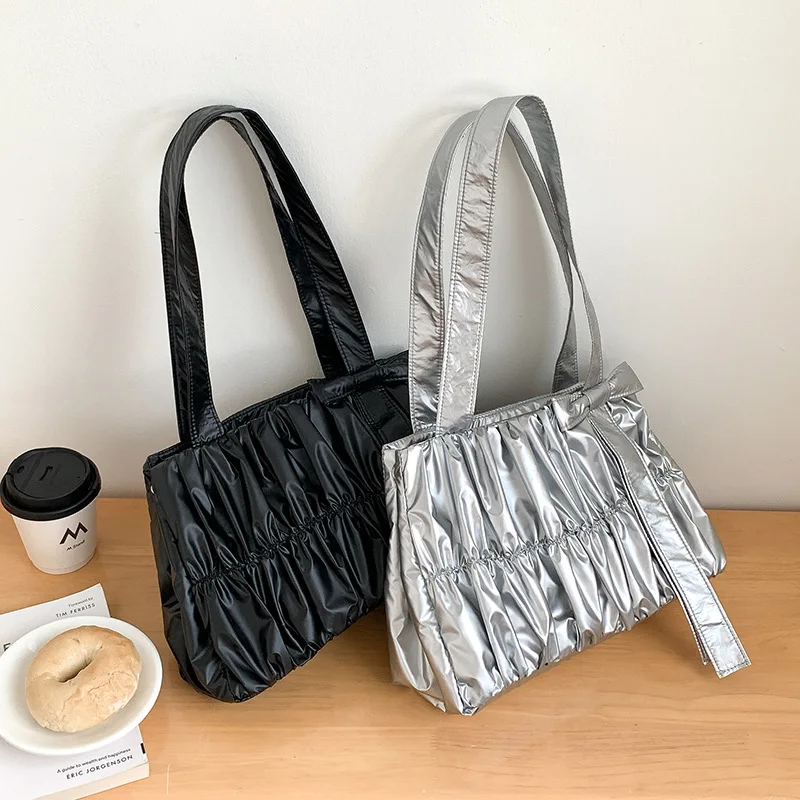 Women Handbags Shoulder Bag Fashion Messenger Bags Casual Wrinkled Tote Large Capacity High-end 2025 Fashionable New Girls
Women Handbags Shoulder Bag Fashion Messenger Bags Casual Wrinkled Tote Large Capacity High-end 2025 Fashionable New Girls