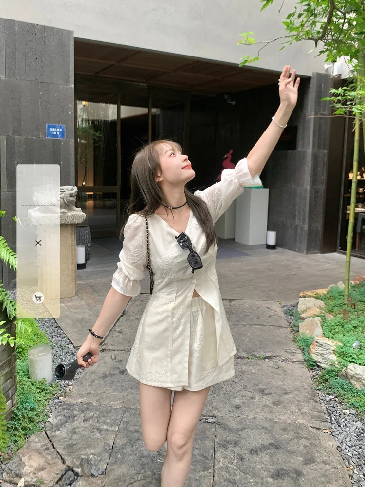 New Chinese Style Casual Commute Women's Set Short Pants Top Quality Summer Fashion Set V-neck Mid-sleeve Silk Blend
New Chinese Style Casual Commute Women's Set Short Pants Top Quality Summer Fashion Set V-neck Mid-sleeve Silk Blend