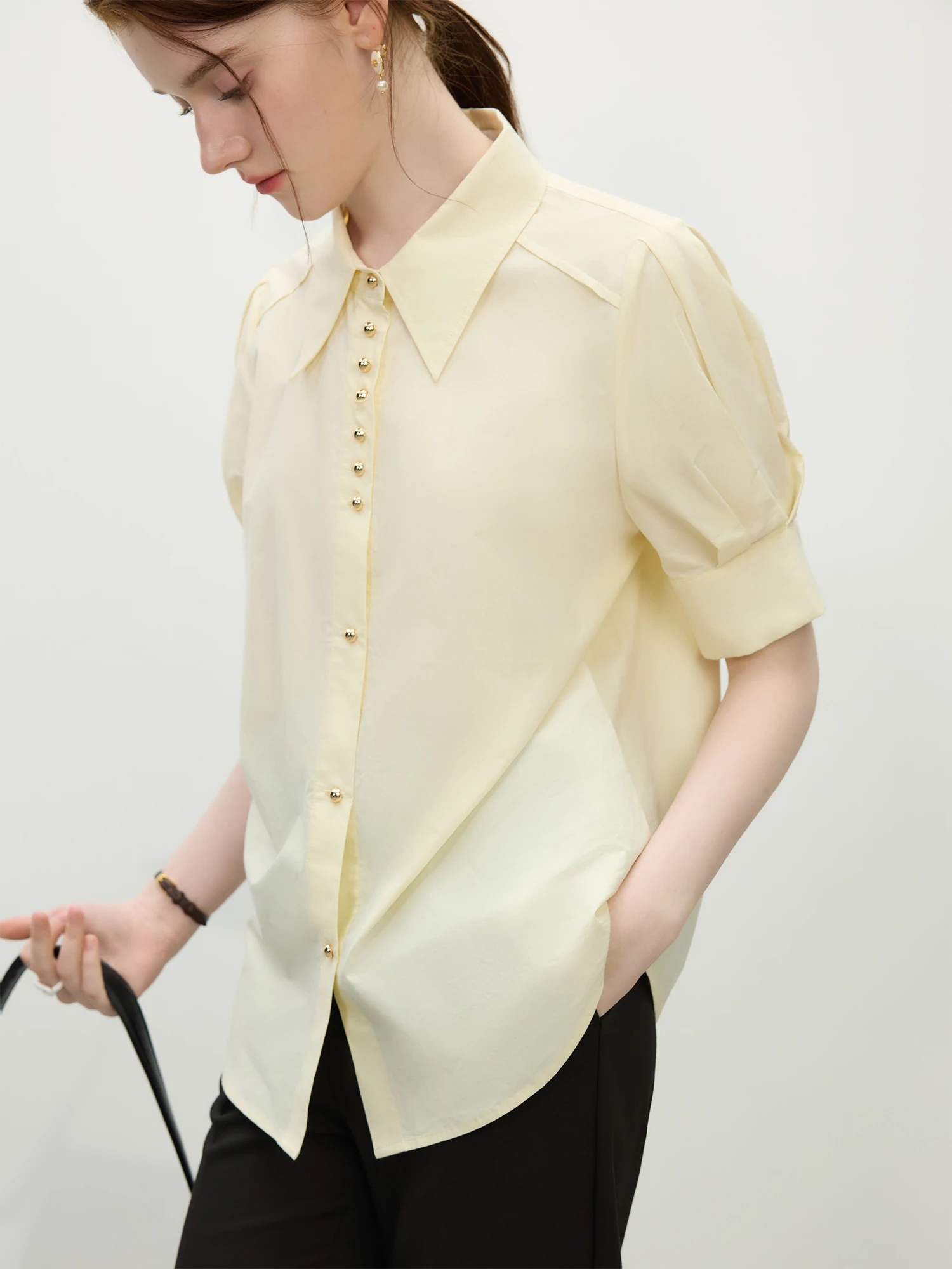 FSLE Elegant Temperament Style Commuting Lapel Short-sleeved Shirt For Women 2025 Summer New Design Formal Tops 25FS12107
FSLE Elegant Temperament Style Commuting Lapel Short-sleeved Shirt For Women 2025 Summer New Design Formal Tops 25FS12107