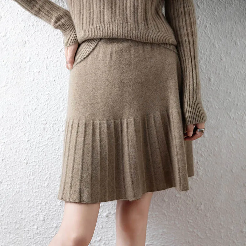 100% Wool Seven-Treasure Stitch Pencil Mini-Skirt, Elastic Waist, Sexy & Curve-Enhancing
100% Wool Seven-Treasure Stitch Pencil Mini-Skirt, Elastic Waist, Sexy & Curve-Enhancing